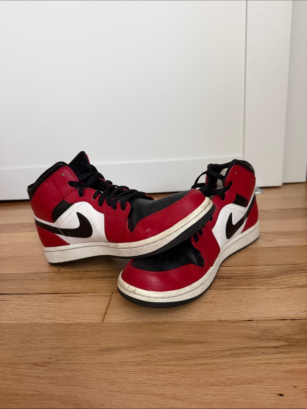 Nike Air Jordan 1 Mid “Chicago Toe” Black, Gym Red, White Size 11